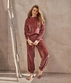 The Plush Velour Hoodie - Rosewood -Classic Lady Wear Store 1 ModelFront 48db93e3 8413 48bf adf5 e6e416daee3b