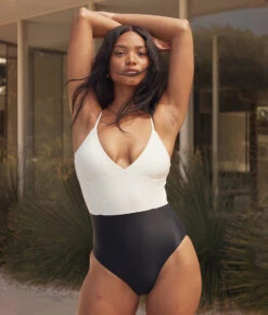 The Long Torso Wave - Sea Urchin & White Sand -Classic Lady Wear Store 1 ModelFront b0011531 ee84 4fff 8257 76ea6d005352