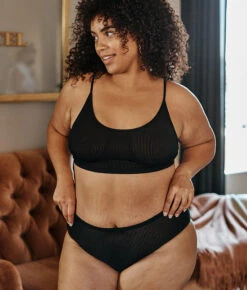 The Feel Free Adjustable Bralette - Sea Urchin 8 The Feel Free Adjustable Bralette - Sea Urchin -Classic Lady Wear Store 2 ModelBack 0e77945f f2ab 4050 ad77 6babac0a1ba8