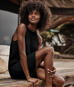 The Crochet High-Neck Dress - Sea Urchin 6 The Crochet High-Neck Dress - Sea Urchin -Classic Lady Wear Store 2 ModelBack 5671cb67 650f 4841 a453 3a36e3b1b4aa