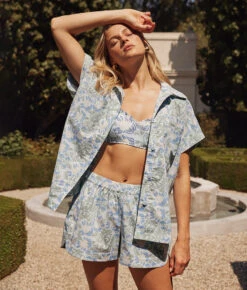 The Poolside Poplin Button-Down Shirt - Secret Garden In Powder Blue & Sage 8 The Poolside Poplin Button-Down Shirt - Secret Garden In Powder Blue & Sage -Classic Lady Wear Store 2 ModelBack 73f84ce5 6a44 4176 9b24 0b633d54b910