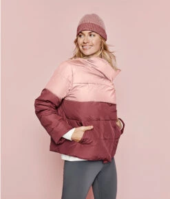 The Colorblock Eco Puffer Jacket - Rosewood & Shell -Classic Lady Wear Store 2 ModelBack c56f2218 98cf 45aa 887a 12d74c1e5c27