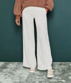 The Perfect Wide Leg Pant - White Sand -Classic Lady Wear Store 3 ModelFullBody 15d2266a 151c 4519 8d99 fd9d60111391