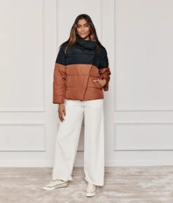 The Colorblock Eco Puffer Jacket - Sea Urchin & Praline -Classic Lady Wear Store 3 ModelFullBody 3b950132 0472 447e adfc 0e3caa0db5e8