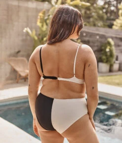 The Split High Leg High Rise Bikini Bottom - Sea Urchin & White Sand 9 The Split High Leg High Rise Bikini Bottom - Sea Urchin & White Sand -Classic Lady Wear Store 4 ModelDetail 84c4bb1d 28cc 4eeb b6a8 f0b04c0f5bc3