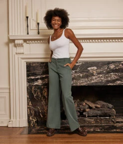The Easy High-Waisted Flare Pant - Olive -Classic Lady Wear Store 4 ModelDetail c10971d7 1d3b 415e 966b c4314d2e9e94