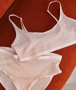 The Feel Free Adjustable Bralette - Quartz -Classic Lady Wear Store 5 ExtraProductShot d9263926 fef7 4d9e a643 783d59b97c15