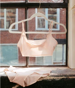 The Feel Free Adjustable Bralette - Quartz -Classic Lady Wear Store 6 ExtraProductShot2 858e63ce 4e54 4887 98ae 020d639d8df9