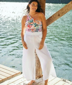 The Cloud Gauze Wide-Leg Pants - White Sand 9 The Cloud Gauze Wide-Leg Pants - White Sand -Classic Lady Wear Store CloudGauzeWide LegPantsWhiteSandLifestyle