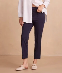 The Everyday Seamed Legging Pant - Midnight -Classic Lady Wear Store EverydaySeamedLeggingPant Midnight Detail Crop