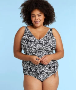 The High Leg High Rise Bottom - Batik In Sea Urchin & White Sand 8 The High Leg High Rise Bottom - Batik In Sea Urchin & White Sand -Classic Lady Wear Store HighLegHighRiseBottomBatikinSeaUrchin WhiteSandFront1