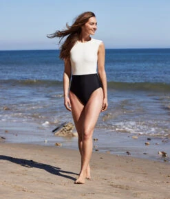 The Surf - Sea Urchin & White Sand -Classic Lady Wear Store LongTorsoTheSurf SeaUrchin WhiteSand 3Lifestyle fbb0097d 2755 48f9 b22d 00aaa471aed1